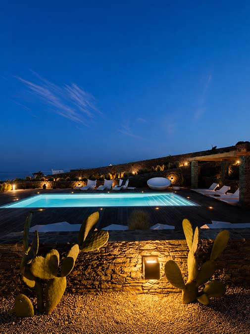 Ο χώρος της πισίνας στο Elements Sifnos